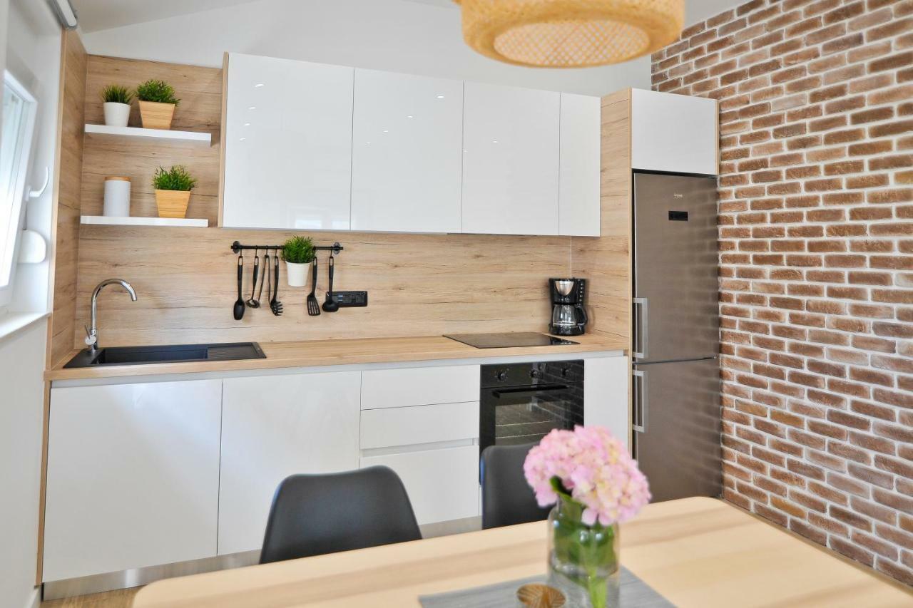 Modern Vitrenjak Apartment